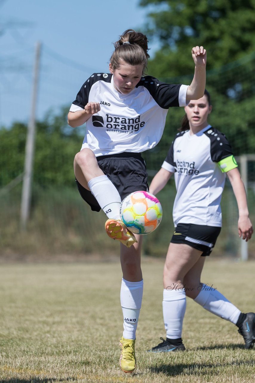 Bild 87 - wBJ TuRa Meldorf/Buesum - JFV Luebeck : Ergebnis: 1:0